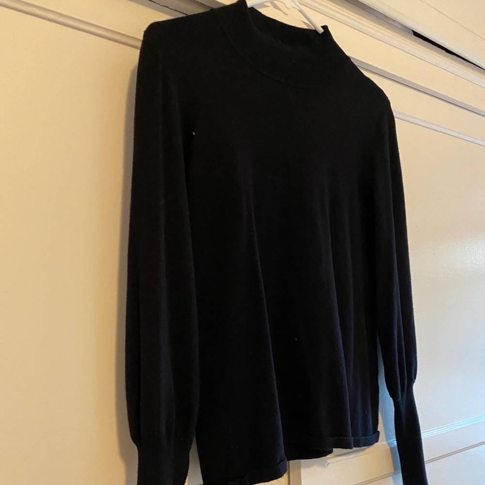 Ballon sleeve turtleneck